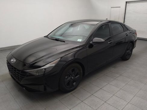 Used 2023 Hyundai Elantra SEL w/ Cargo Package FWD image 2