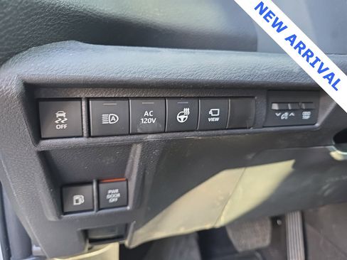 Used 2025 Toyota Sienna Platinum image 9