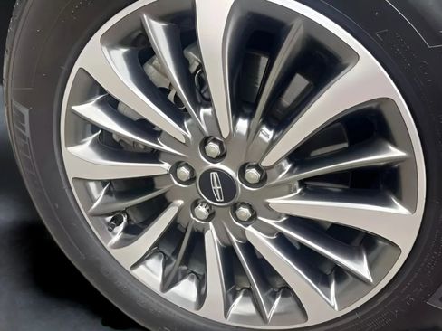 Used 2019 Lincoln Nautilus Select image 10