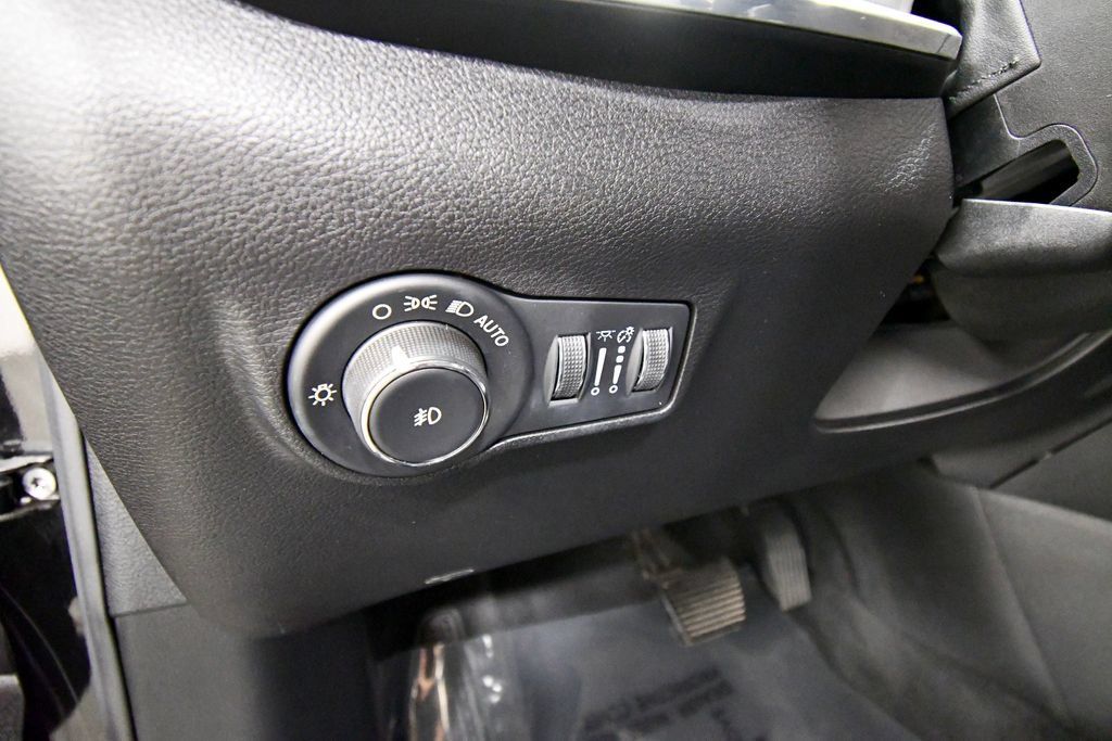 Used 2022 Jeep Compass Limited AWD/4WD image 19