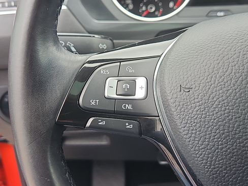 Used 2018 Volkswagen Tiguan SEL AWD/4WD image 19