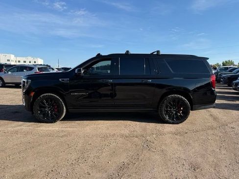 Used 2024 GMC Yukon XL Denali w/ Denali Reserve Package AWD/4WD image 2