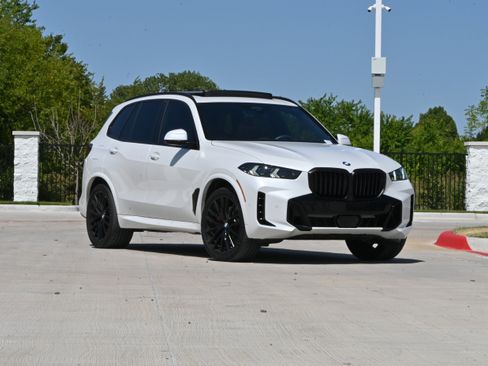 Used 2026 BMW X5 xDrive40i w/ Executive Package AWD/4WD image 2