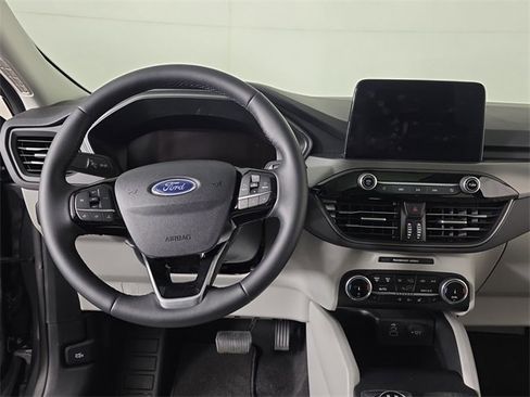 Used 2025 Ford Escape Active w/ Cold Weather Package image 9
