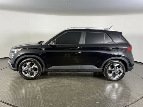 Used 2024 Hyundai Venue SEL image 8