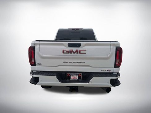 Used 2022 GMC Sierra 2500 AT4 w/ AT4 Preferred Package AWD/4WD image 4