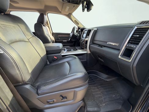 Used 2015 RAM 2500 Laramie w/ Black Appearance Group AWD/4WD image 28