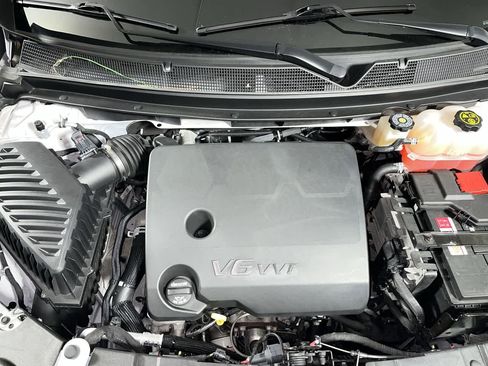 Used 2023 Chevrolet Traverse LT w/ LT Premium Package FWD image 12