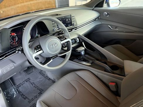 Used 2023 Hyundai Elantra SEL image 19