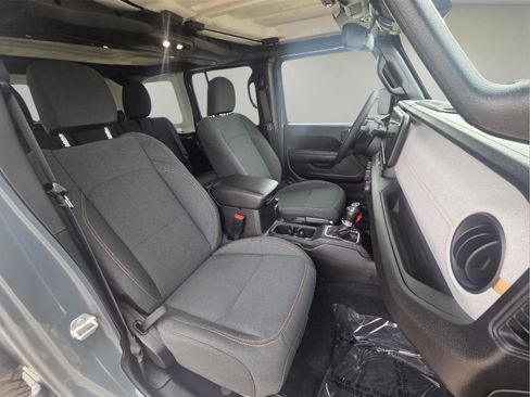 Used 2025 Jeep Wrangler Willys image 4