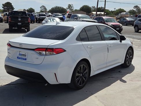 Used 2024 Toyota Corolla LE FWD image 5
