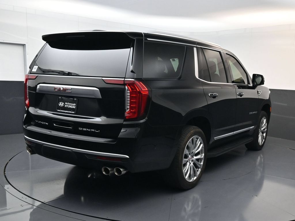 Used 2024 GMC Yukon Denali w/ Advanced Technology Package AWD/4WD image 3