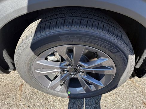 New 2026 Ford Explorer Active w/ Active Comfort Package image 15