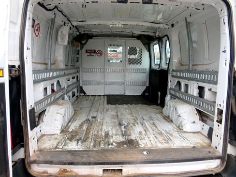 Used 2015 Ford Transit 250 130 Low Roof w/ Exterior Upgrade Package image 29