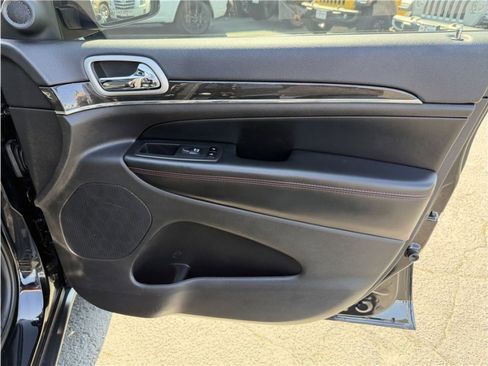 Used 2018 Jeep Grand Cherokee Trailhawk w/ Trailhawk Luxury Group image 33