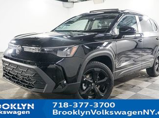 New 2025 Volkswagen Taos SE image 1