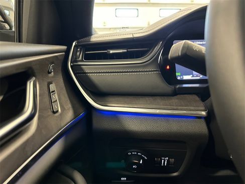 New 2025 Jeep Grand Cherokee Overland w/ Adv Protech Group III image 18