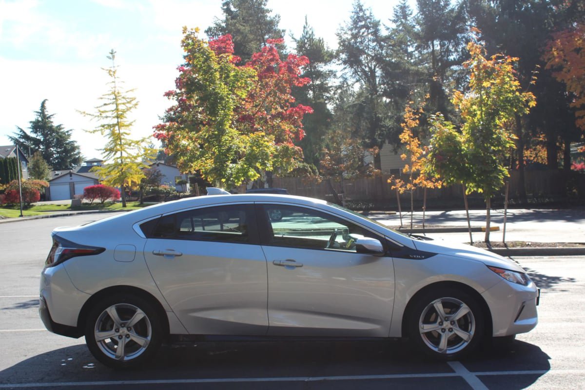 Used 2017 Chevrolet Volt LT FWD image 8
