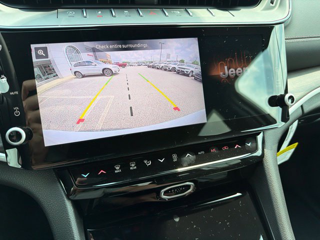 New 2026 Jeep Grand Cherokee Altitude AWD/4WD image 18