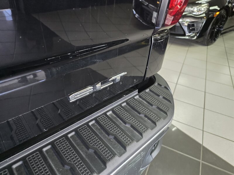 Used 2025 GMC Sierra 1500 SLT AWD/4WD image 32