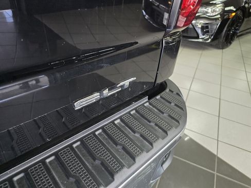 Used 2025 GMC Sierra 1500 SLT AWD/4WD image 32