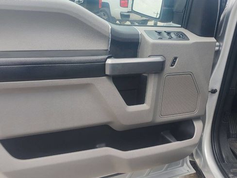 Used 2016 Ford F150 XLT image 8