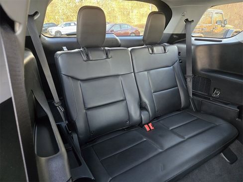 Used 2022 Ford Explorer XLT w/ Equipment Group 202A image 23