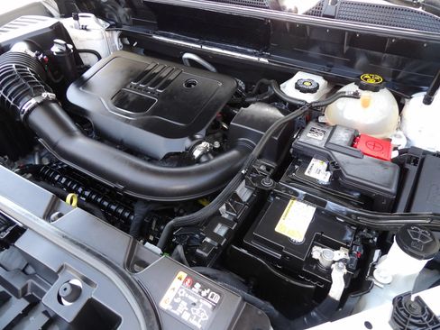 Used 2023 GMC Acadia SLT FWD image 25