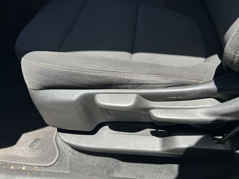 Used 2021 Chevrolet Traverse LS FWD image 11