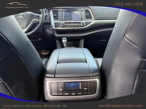 Used 2017 Toyota Highlander Limited image 32