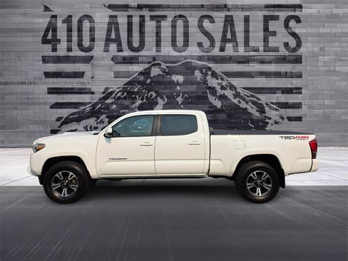 Used 2016 Toyota Tacoma TRD Sport AWD/4WD image 7
