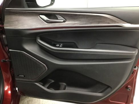 Used 2022 Jeep Grand Cherokee Overland image 40