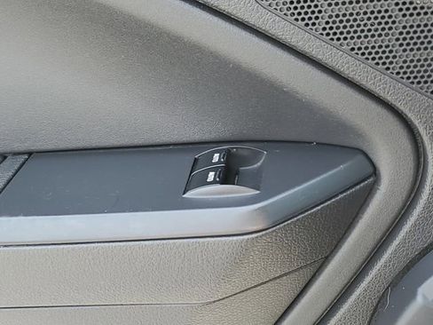 Used 2005 Ford Mustang Deluxe image 21