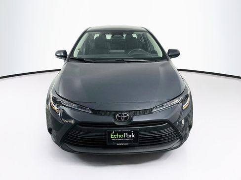 Used 2025 Toyota Corolla LE FWD image 2