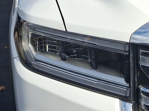 Certified 2023 GMC Acadia SLE w/ Driver Convenience Package image 9