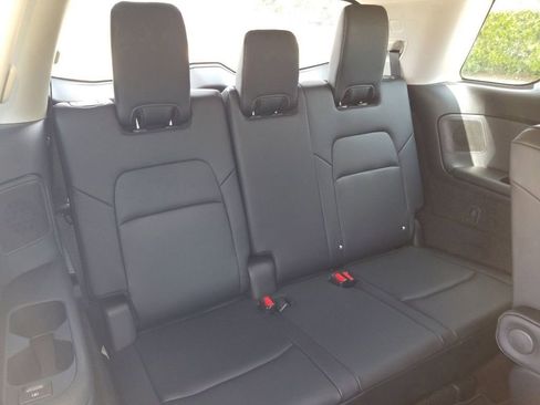 New 2025 Nissan Pathfinder Platinum image 9