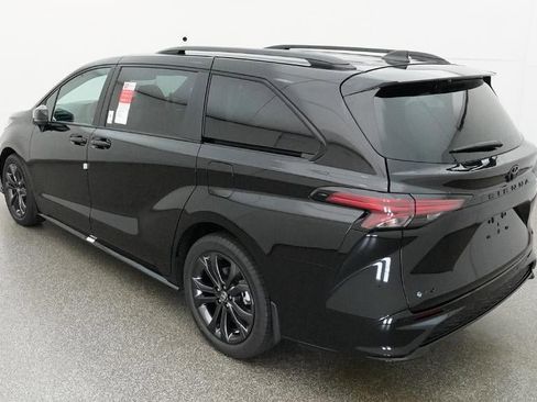 New 2026 Toyota Sienna XSE FWD image 5