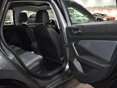 Used 2025 Volkswagen Jetta SE w/ Sunroof Package image 25