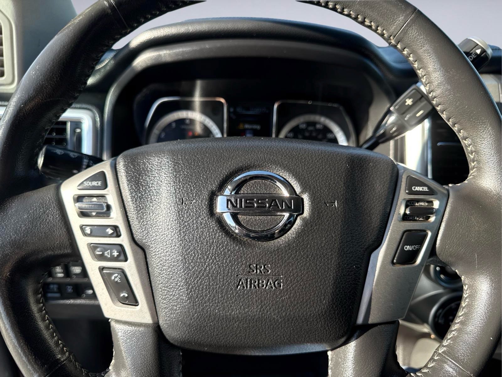 Used 2018 Nissan Titan PRO-4X AWD/4WD image 32