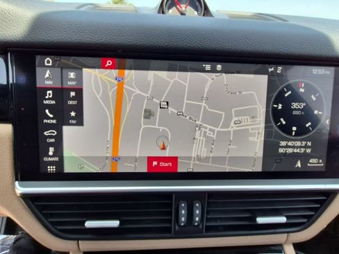 Used 2019 Porsche Cayenne AWD/4WD image 14