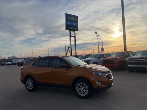 Used 2018 Chevrolet Equinox LS image 8
