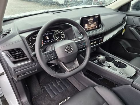 Used 2026 Nissan Rogue Dark Armor FWD image 33