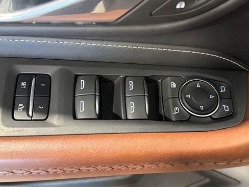 Used 2023 GMC Yukon Denali Ultimate image 16