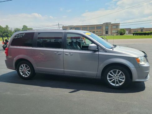 Used 2018 Dodge Grand Caravan SXT FWD image 3