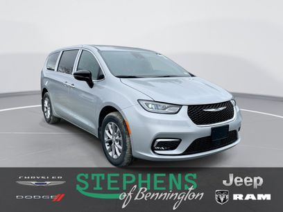 New 2026 Chrysler Pacifica Select