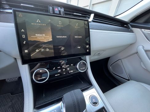 Certified 2023 Jaguar F-PACE S image 26