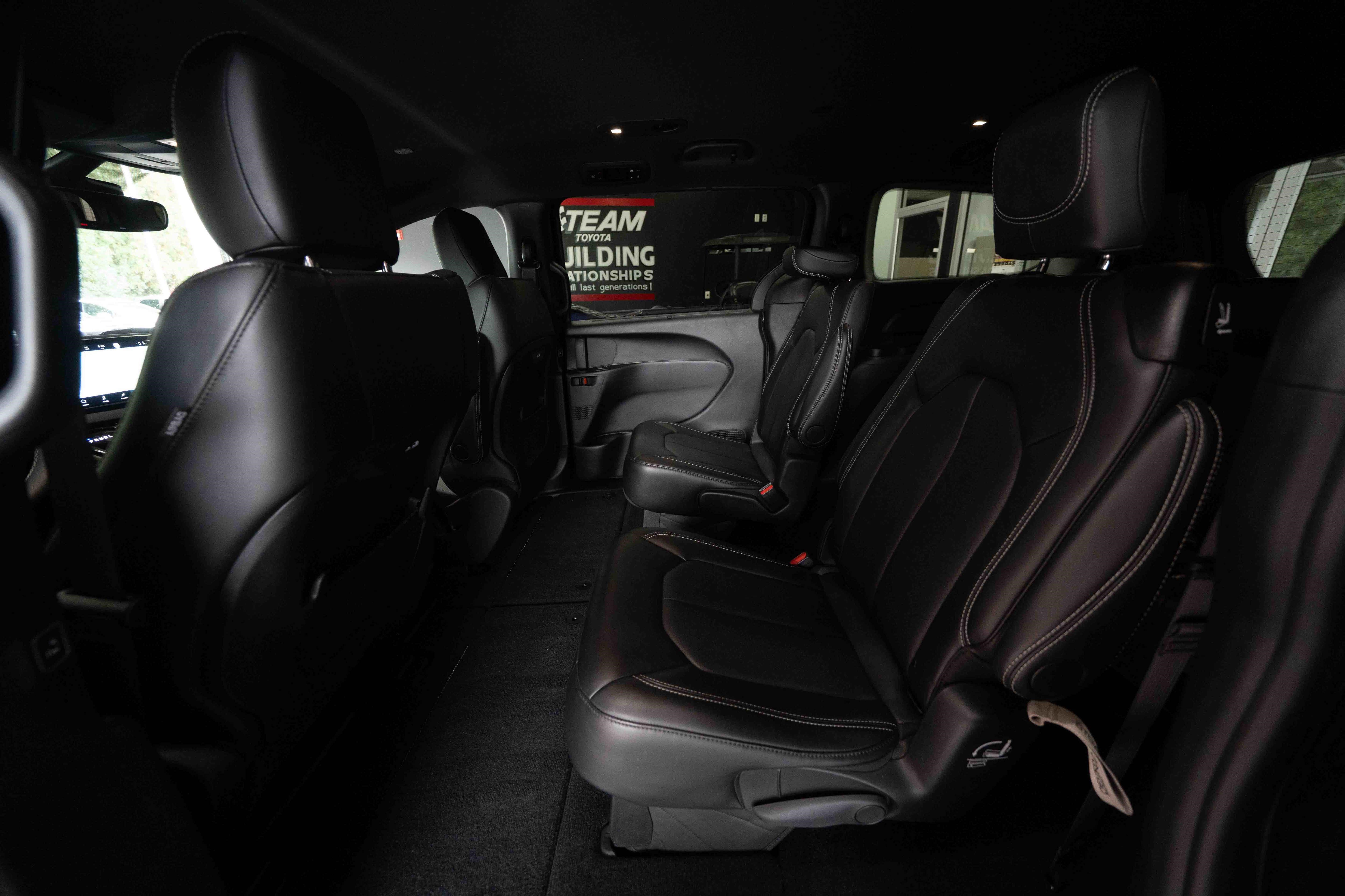 Used 2026 Chrysler Pacifica Select FWD image 23
