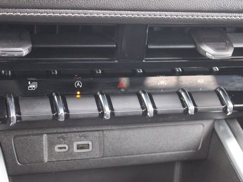 Used 2023 Chevrolet Colorado LT w/ LT Convenience Package II image 38