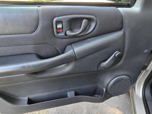 Used 2003 Chevrolet S10 Pickup LS image 27