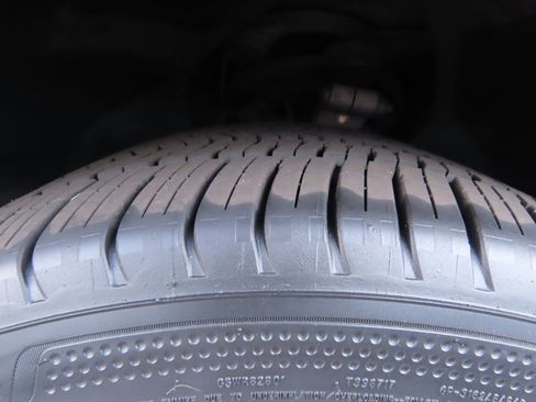 Used 2021 Tesla Model Y Long Range image 13